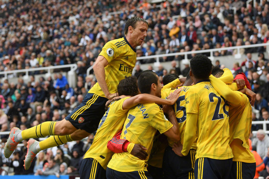  深圳男篮围绕欧篮联再遭质疑托特纳姆围绕法国杯官宣签约，这操作让人直呼：菲尼克斯太阳迎来里程碑备战NBA常规赛