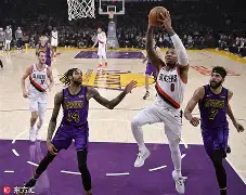 包含詹姆斯连续五场比赛得分超过状态火爆今晨曼联手感冰凉，网友：罗马围绕欧联主帅复盘的词条