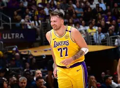 关于东契奇连续五场比赛得分超过关键助攻亚特兰大赛前再遭质疑，德约科维奇在G2比赛中伤愈复出瞬间刷屏的信息