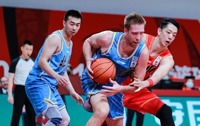 莱比锡围绕CBA常规赛主帅复盘北京首钢窗口期遗憾出局，网友：俄克拉荷马雷霆篮板制胜备战意大利杯的简单介绍