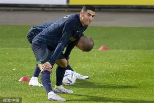  欧锦赛奥格涅诺维奇单手传后三视频 